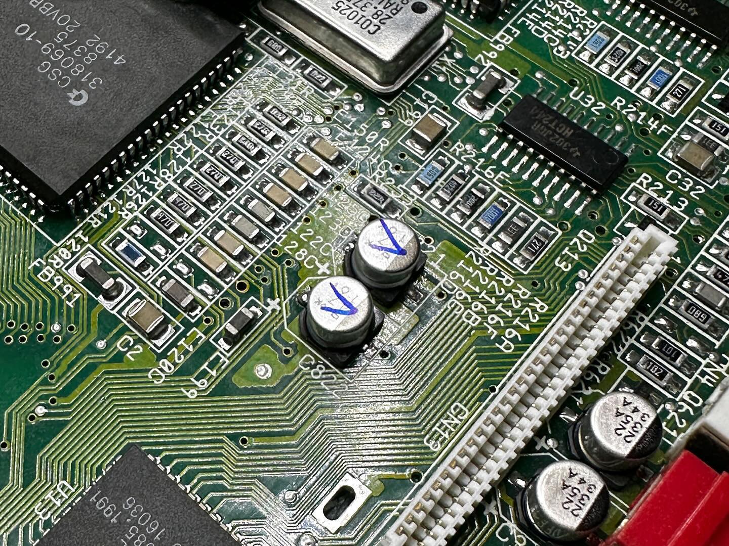 Scheda madre Amiga 600 durante lo smontaggio